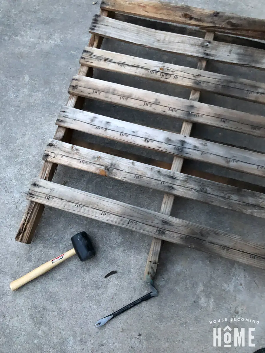 taking apart a wood pallet