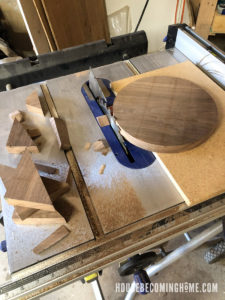 Using a table saw to cut a circle