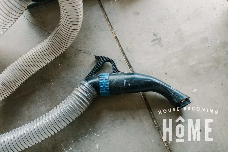 Dust Right Bench Nozzle for Easy Workshop Cleaning